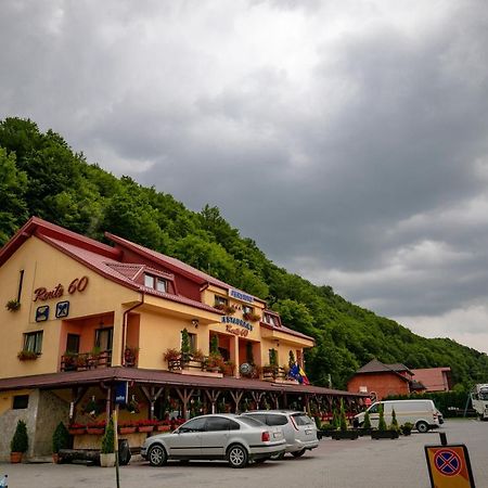 Pensiune Restaurant Route60 Ciucea Екстериор снимка