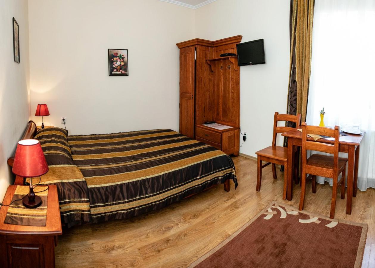 Pensiune Restaurant Route60 Ciucea Екстериор снимка