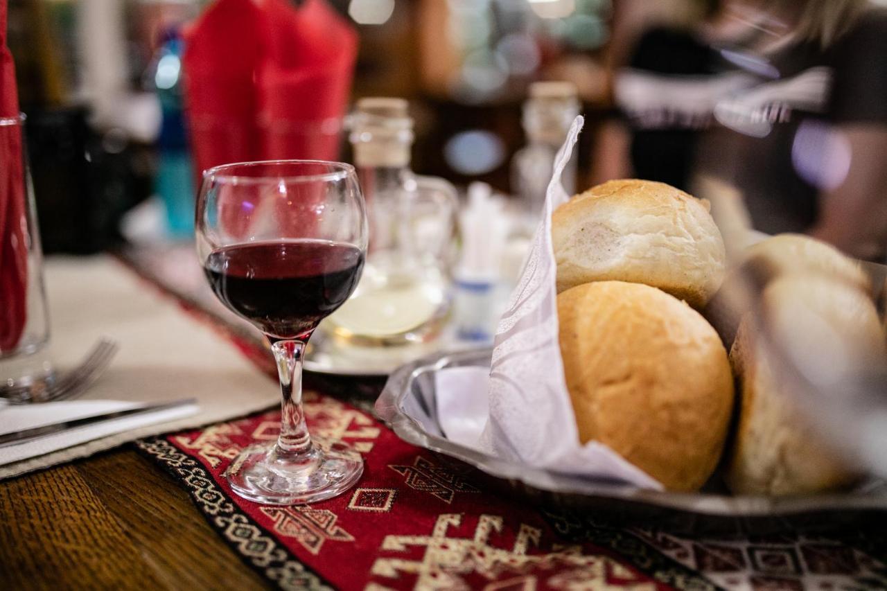 Pensiune Restaurant Route60 Ciucea Екстериор снимка