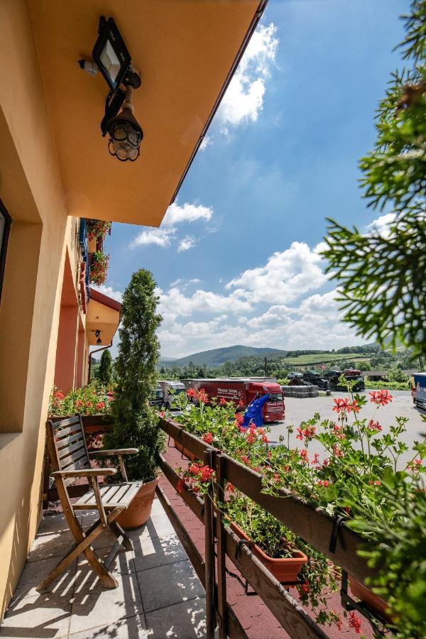 Pensiune Restaurant Route60 Ciucea Екстериор снимка