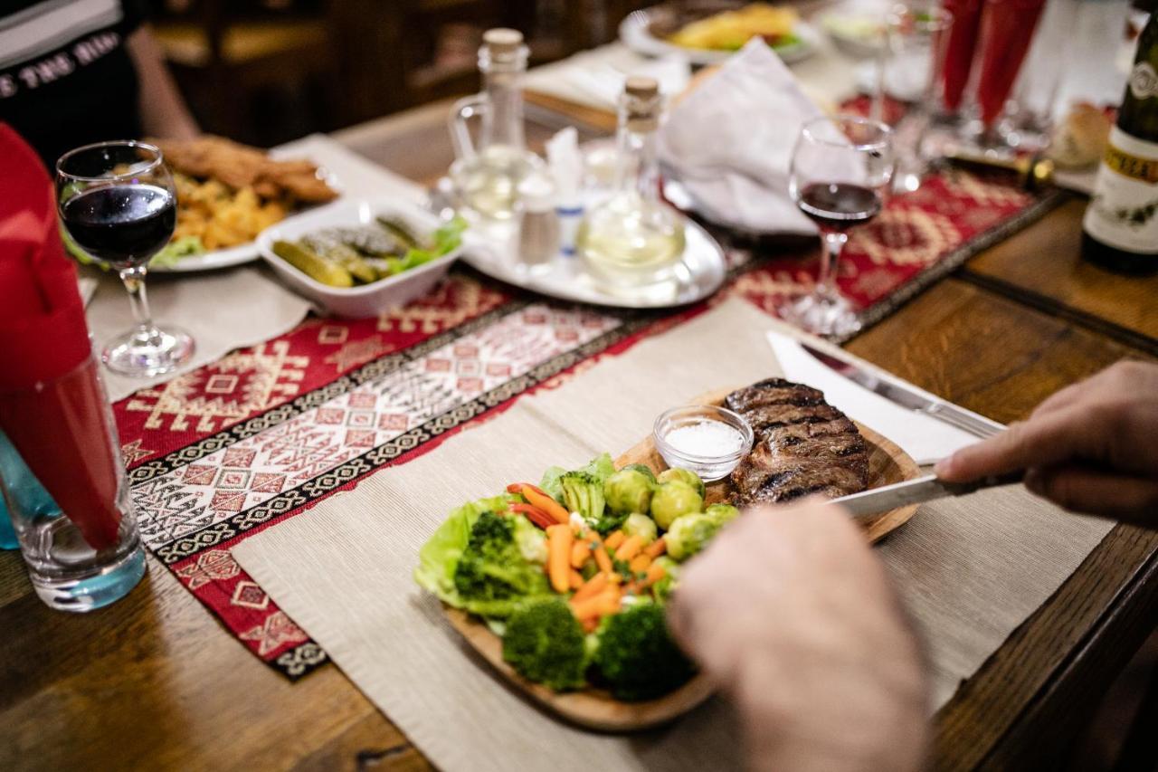 Pensiune Restaurant Route60 Ciucea Екстериор снимка