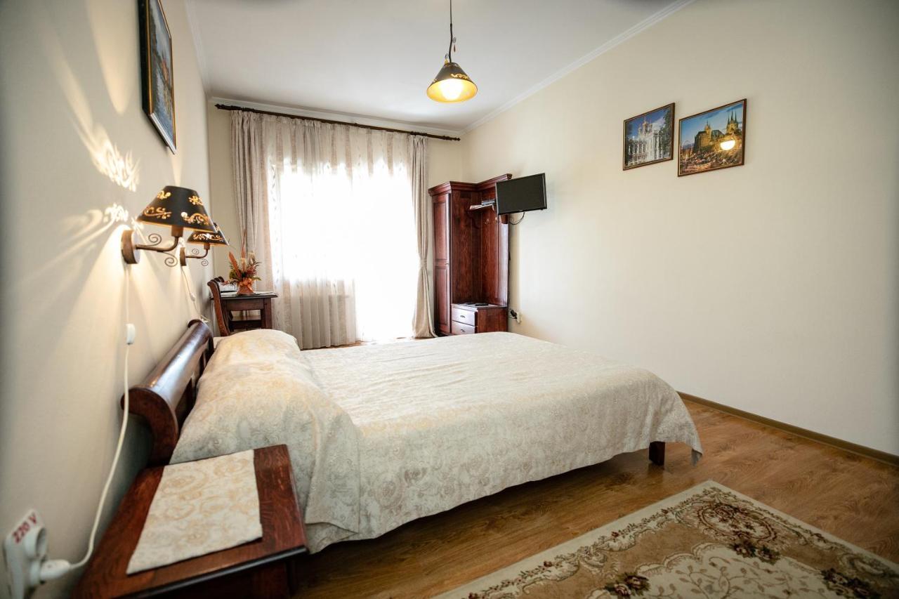 Pensiune Restaurant Route60 Ciucea Екстериор снимка