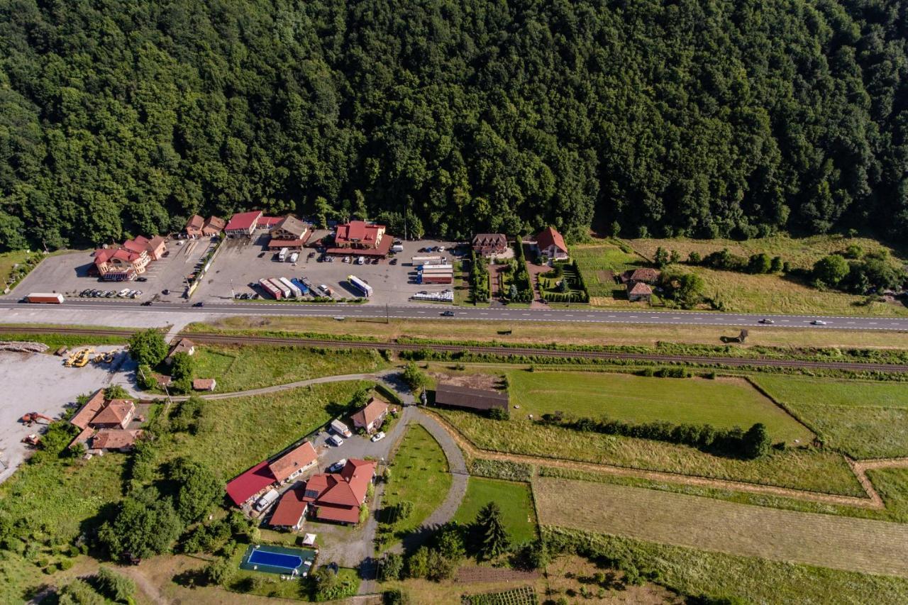 Pensiune Restaurant Route60 Ciucea Екстериор снимка