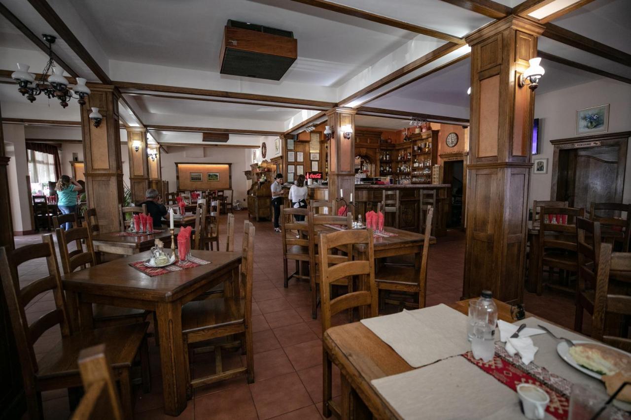 Pensiune Restaurant Route60 Ciucea Екстериор снимка