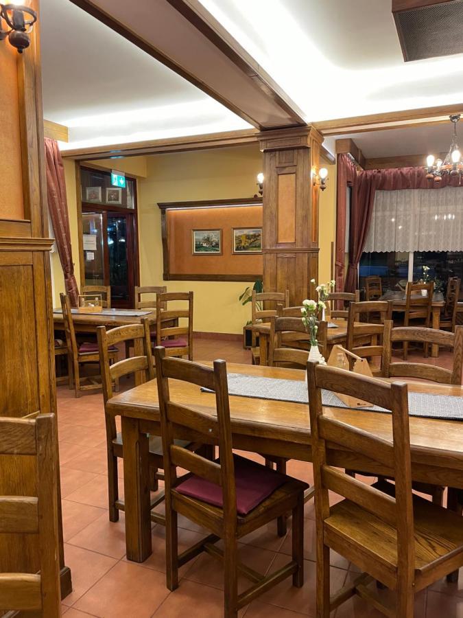 Pensiune Restaurant Route60 Ciucea Екстериор снимка